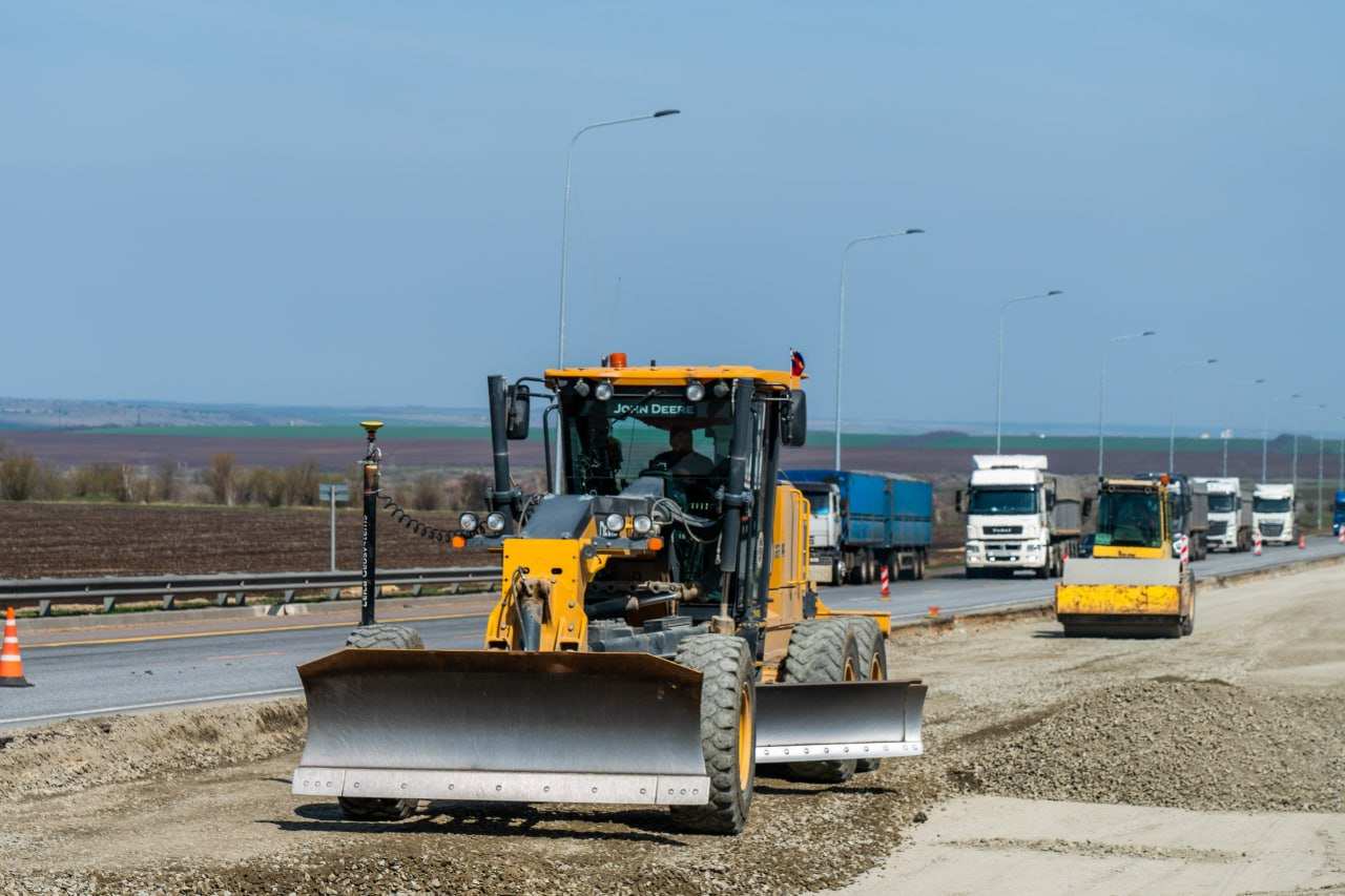Ремонт 129-километрового участка трассы М-4 в Ростовской области завершат в июне - фото 3